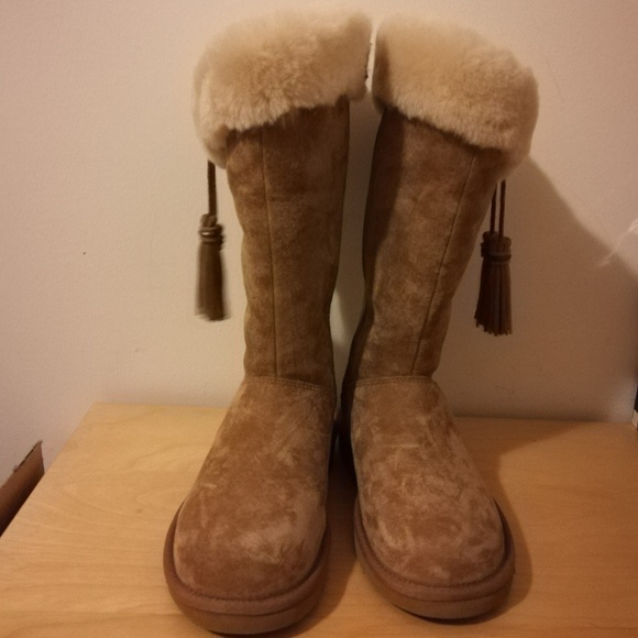 UGG Chestnut Plumdale Tasseled Real Fur Boots - Picture 4 of 8